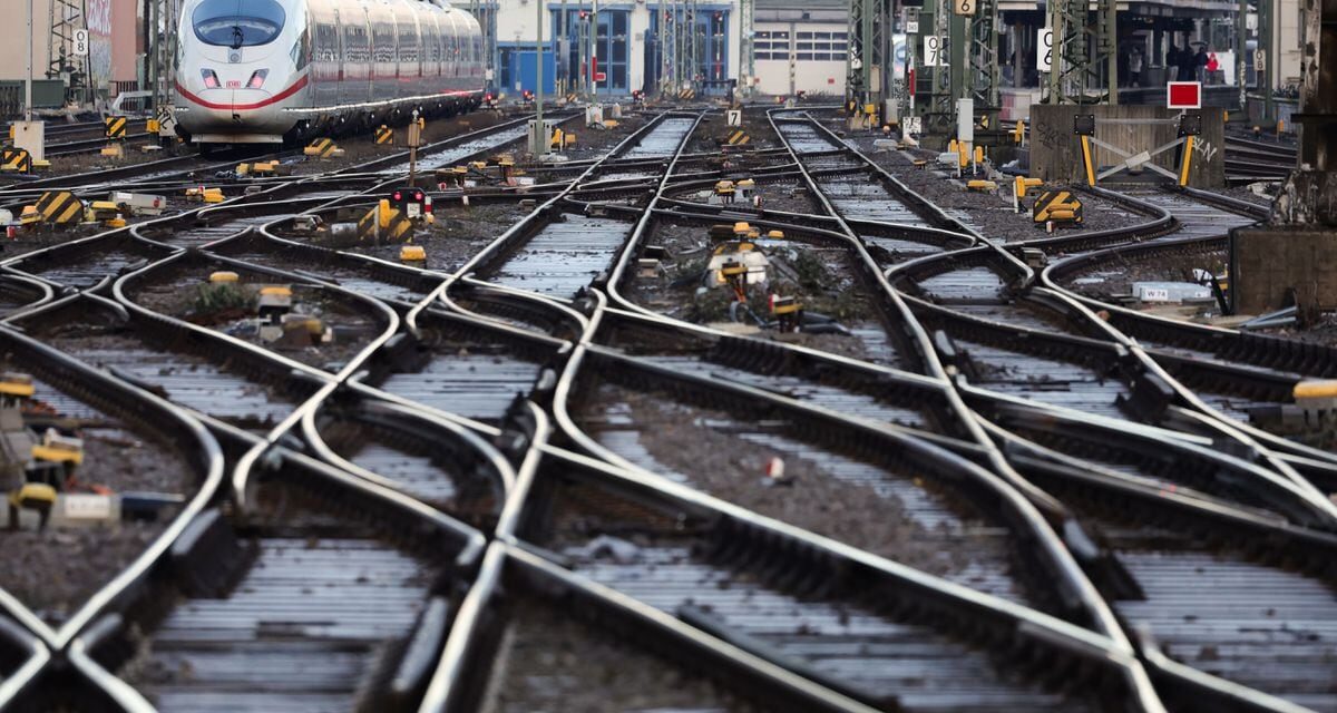 Retrasos, cancelaciones y conexiones perdidas: los trenes de Alemania se despiden del mito de la puntualidad |  internacional