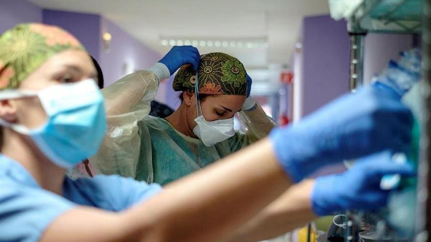 Salud recomienda usar mascarillas y los médicos extremeños piden que sea una obligación