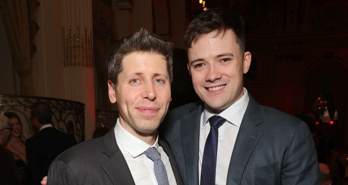 Sam Altman, fundador de OpenAI, se casa con su novio, un ingeniero australiano, en una ceremonia en la playa por el rito judío |  Gente