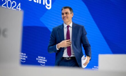 Sánchez carga en Davos contra el discurso neoliberal y reclama a las empresas que ayuden a defender la democracia |  Economía