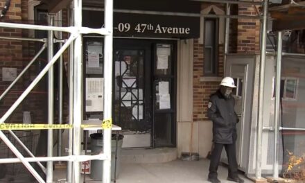 Se pide a los residentes del edificio incendiado que desalojen los apartamentos