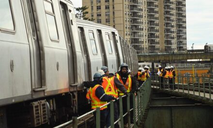Se restablece el servicio del tren F en Brooklyn tras el descarrilamiento
