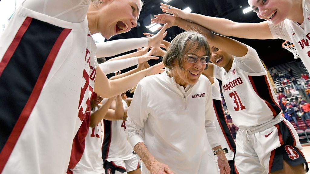 Tara VanDerveer establece récord de más victorias en la historia del baloncesto de la NCAA