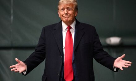 Trump arrasa en los 'caucus' de Iowa, según las primeras estimaciones |  internacional