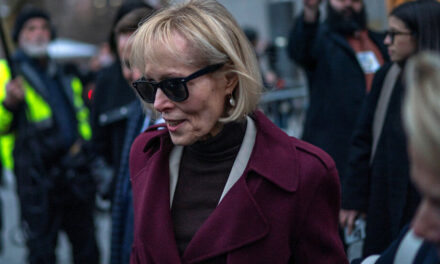 Trump podría testificar el lunes en un caso de difamación presentado por E. Jean Carroll