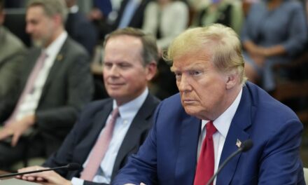 Posponen posible testimonio de Trump en juicio por difamación