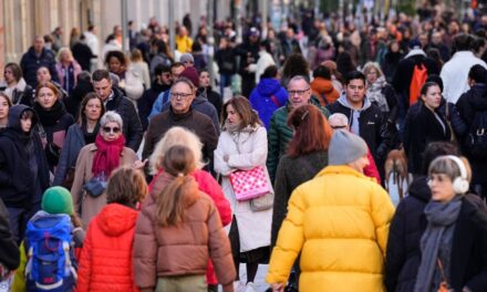 Un 44,1% de los hombres cree que la promoción de la igualdad ha llegado tan lejos que ahora se les discrimina a ellos |  sociedad