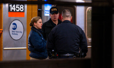 Un hombre es asesinado a tiros a bordo de un tren subterráneo en Brooklyn