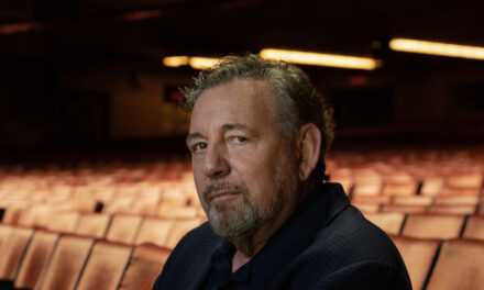 Una demanda afirma que James Dolan presionó a una mujer para que tuviera relaciones sexuales