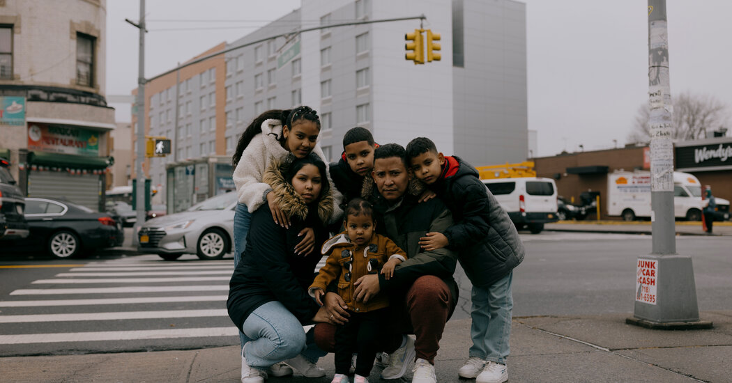 Una familia venezolana obtuvo asilo.  Días después, lo perdieron.