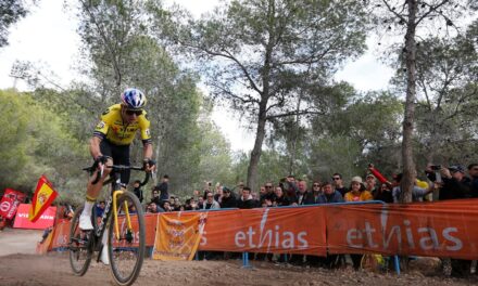 Van Aert acaba sin sillín, pero derrota a Van der Poel en el ciclocross de Benidorm |  Ciclismo |  Deportes