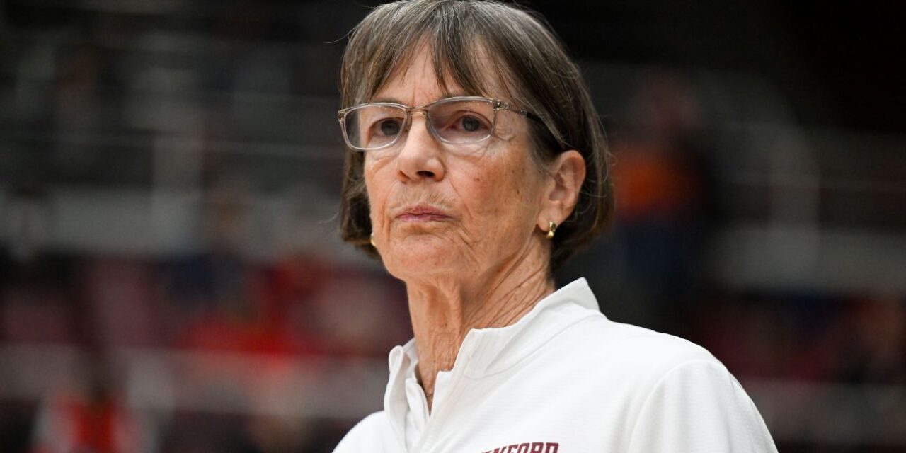 VanDerveer obtiene la victoria número 1202 para empatar el récord de todos los tiempos de la NCAA del entrenador K