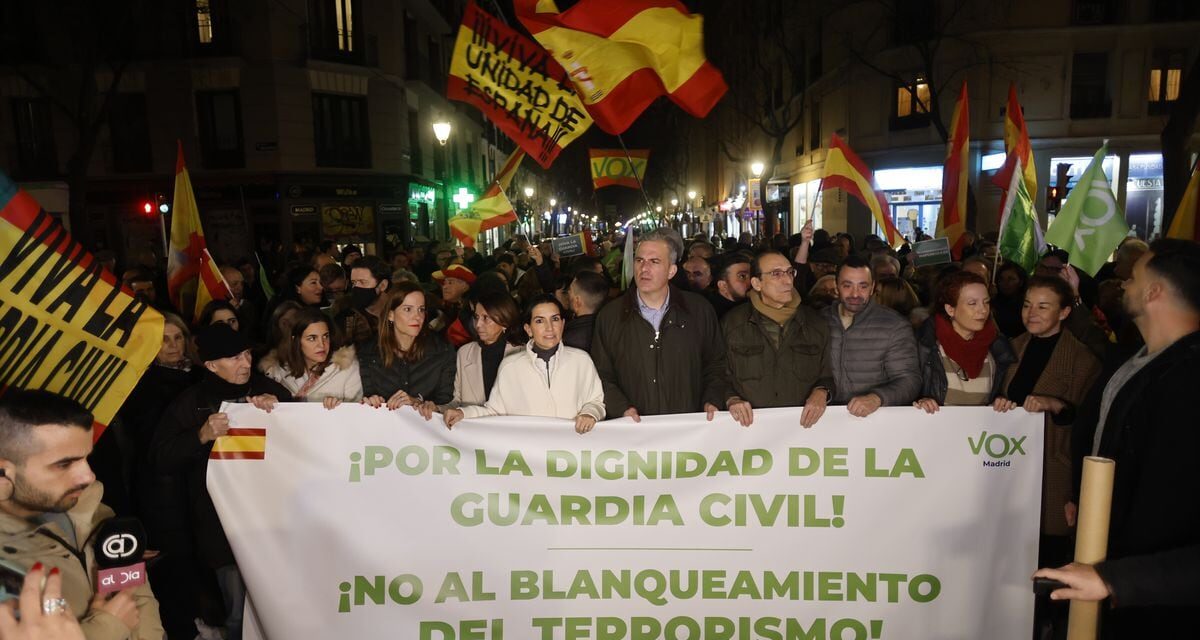 “¡Guardia Civil, saca tu fusil!”: Vox protesta contra el estreno en Madrid de la obra 'Altsasu' |  Cultura