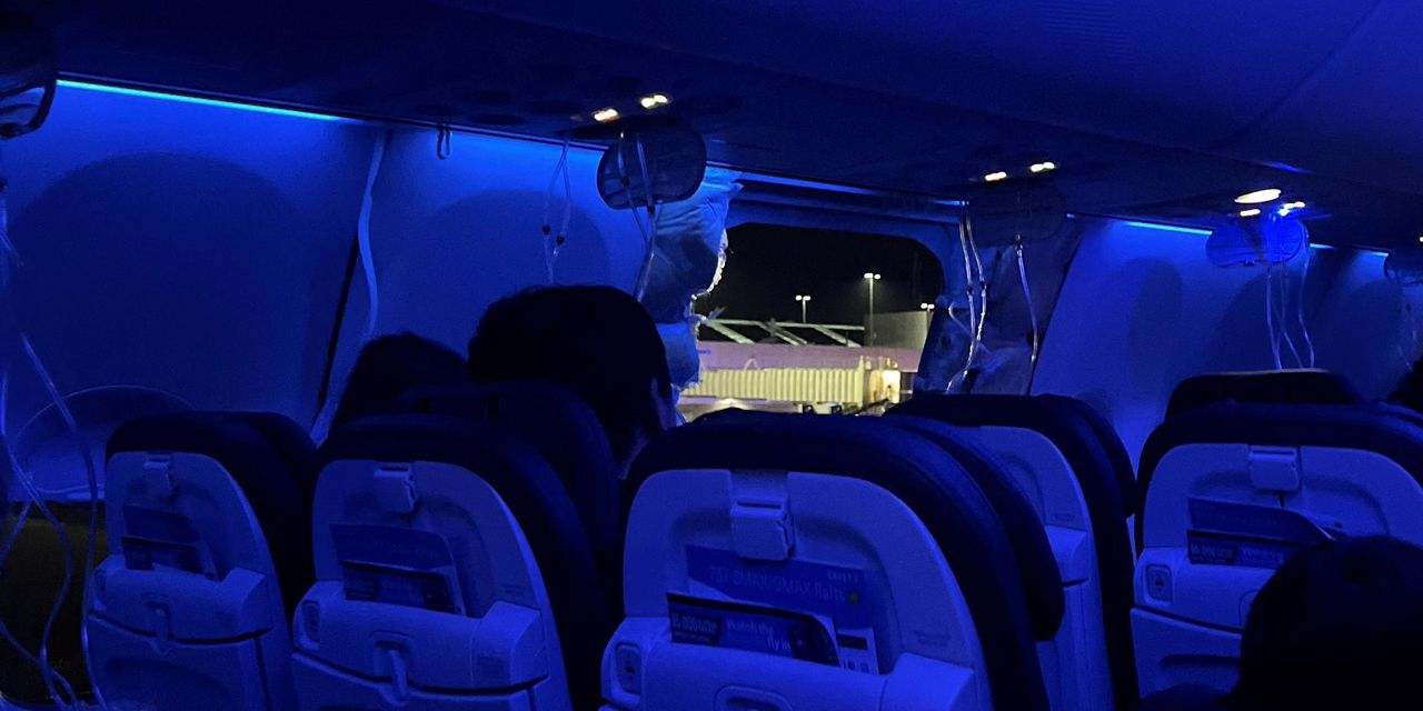 ’¿Está bien si te tomo de la mano?': Dentro de la cabina del vuelo 1282 de Alaska Airlines