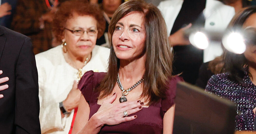 ’¿Sería útil una llamada de Tammy?'  Crece la presión en la carrera por derrocar a Menéndez