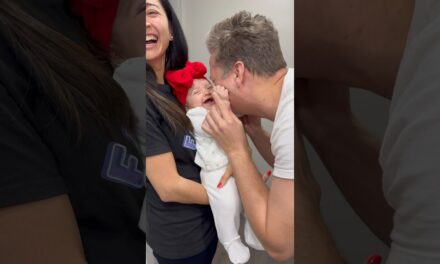 ¡Su primera carcajada! Así celebramos los 3 meses de Antonella. 😍❤️ #sacalosdientes