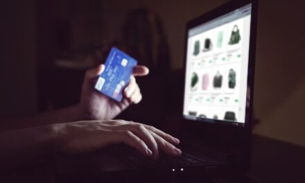 Afirmar comprar ahora pagar después proveedor analiza préstamos y morosidad