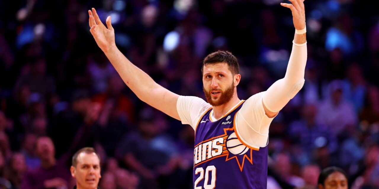 Nurkic molesto por los funcionarios después de establecer el récord de rebotes de los Suns
