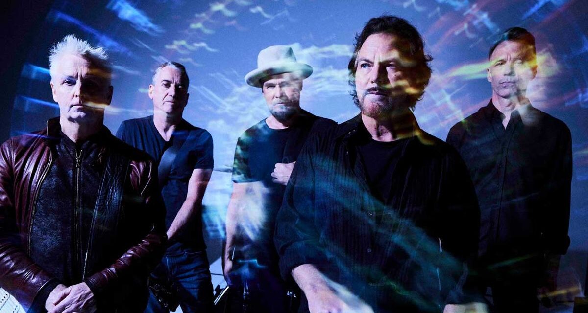Pearl Jam lanza un nuevo y frenético single Running y anuncia un evento cinematográfico global