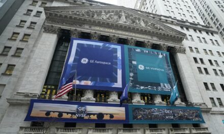 Acciones que realizan los mayores movimientos al mediodía: GEV, SOFI, TSLA