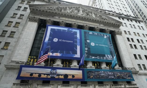 Acciones que realizan los mayores movimientos al mediodía: GEV, SOFI, TSLA