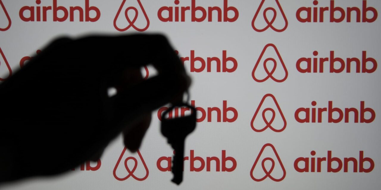 Acciones que realizan los mayores movimientos fuera de horario: ABNB, HOOD, ARM, EQIX