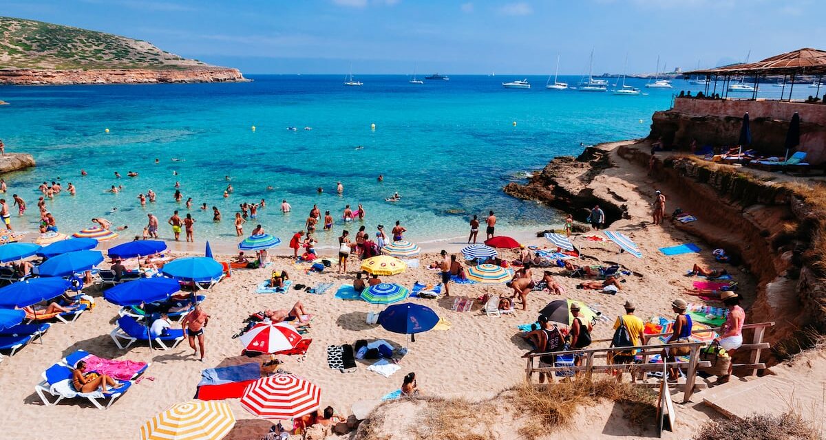 El turismo cierra el mejor primer trimestre de su historia con 16 millones de llegadas |  Economía