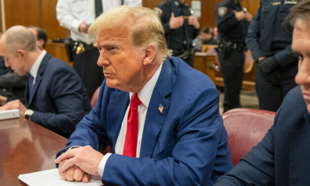 Los miembros del jurado en el juicio contra Trump escuchan a un testigo que vincula al presidente con el pago