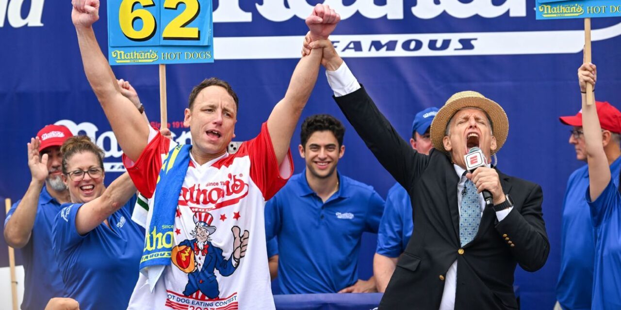 Conflicto de patrocinadores mantiene a Joey Chestnut fuera del concurso de comer hot dogs