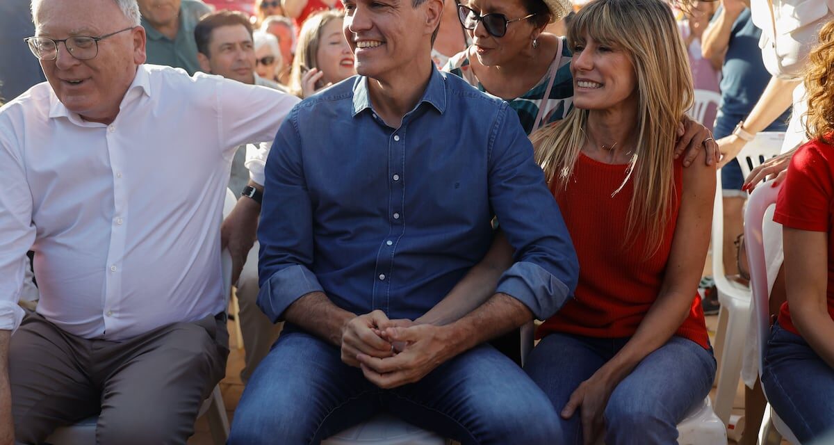 El PSOE exhibe en un mitin su respaldo a Begoña Gómez: “Por cada palada de fango, un puñado de votos” |  España