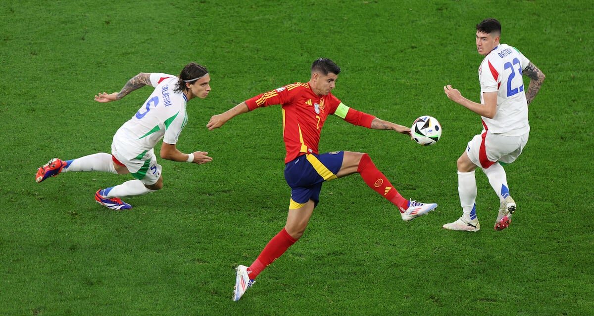 España – Italia, en directo |  La Roja se adelanta con un gol en propia puerta de Calafiori tras un gran inicio en la segunda parte |  Eurocopa Alemania 2024