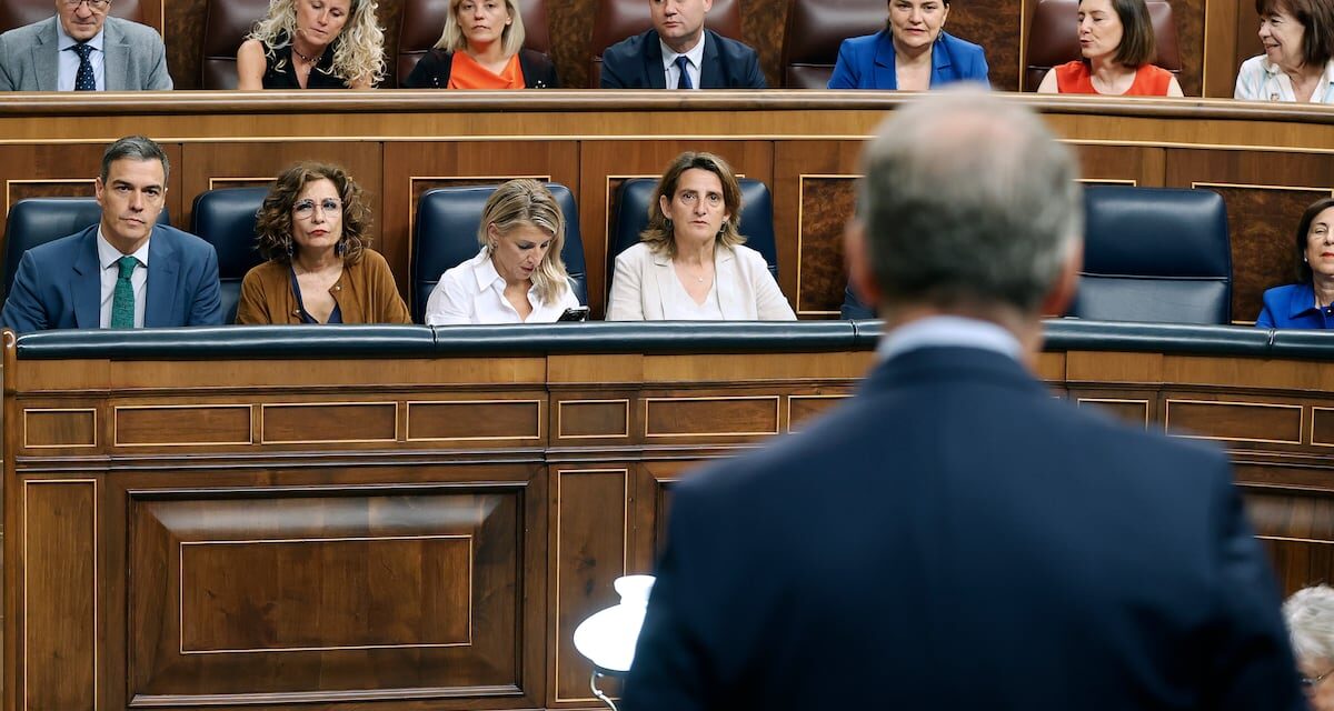 Última hora de la actualidad política, en directo | El PP pide el despliegue de las Fuerzas Armadas para contener la llegada de inmigrantes |  España