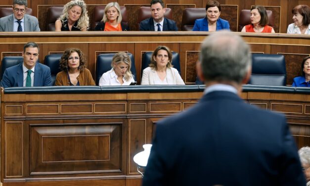Última hora de la actualidad política, en directo | El PP pide el despliegue de las Fuerzas Armadas para contener la llegada de inmigrantes |  España